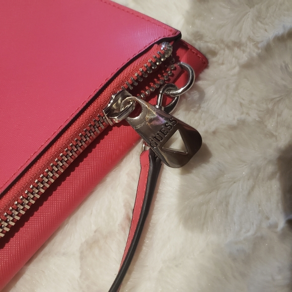 GUESS Handbag - Picture 2 of 4